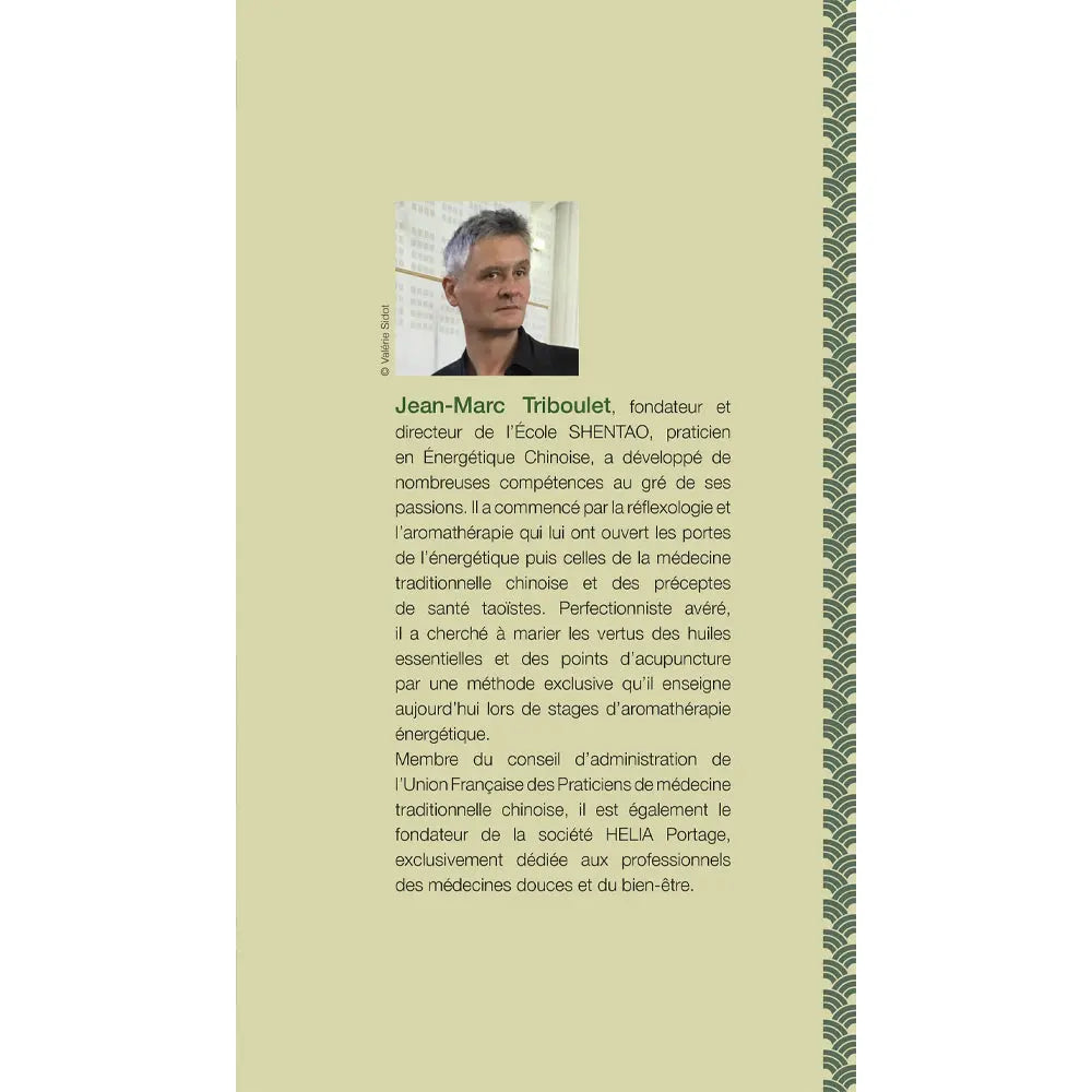 Un portrait et une biographie de l'auteur Jean-Marc Triboulet, spécialiste en énergétique chinoise, présentant son parcours professionnel et ses domaines d'expertise en aromathérapie et médecine traditionnelle.
