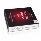 Briques d'encens Sang de dragon (Dragons Blood) Aromafume, packaging rectangulaire sombre dégradé de rouge avec tranche blanche, orné de l'illustration blanche d'un arbre au centre.