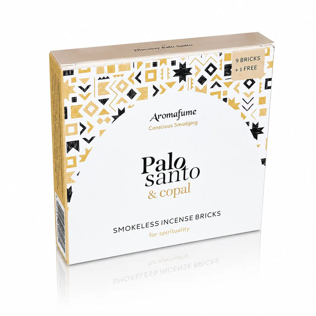 Briques d'encens Palo Santo et copal Aromafume, boîte cartonnée blanche et jaune ornée de motifs géométriques ethniques avec demi-cercle central et tranche kraft.