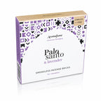 Briques d'encens Palo Santo et lavande Aromafume, boîte cartonnée blanche et violette aux motifs ethniques géométriques avec un demi-cercle central et tranche kraft.
