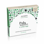 Briques d'encens Palo Santo et sauge blanche Aromafume, packaging cartonné blanc et vert aux motifs géométriques ethniques avec un demi-cercle central et tranche kraft.