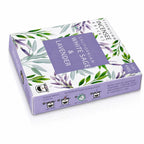 Briques d'encens Sauge blanche de Californie et lavande Aromafume, packaging rectangulaire blanc illustré de feuillages et fleurs avec carré et tranche violette.