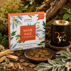 Briques d'encens Sauge blanche et oliban Aromafume, boîte cartonnée terracotta présentée avec une coupelle en bois remplie de carrés d'encens et un brûleur en métal noir.