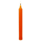 Bougie teintée dans la masse orange vif, fine et élancée, présentée sur fond blanc, idéale pour accompagner rituels de créativité, d’enthousiasme et de vitalité.
