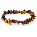 Bracelet oeil de tigre aux éclats baroques marron et dorés, posé à plat sur un fond blanc pur avec reflet.