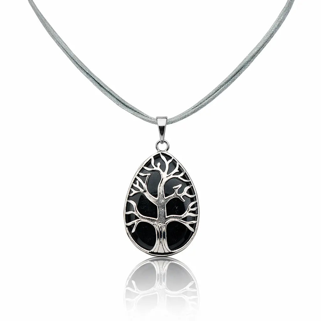 Pendentif goutte en obsidienne noire avec un collier arbre de vie argenté sur cordon gris satiné.