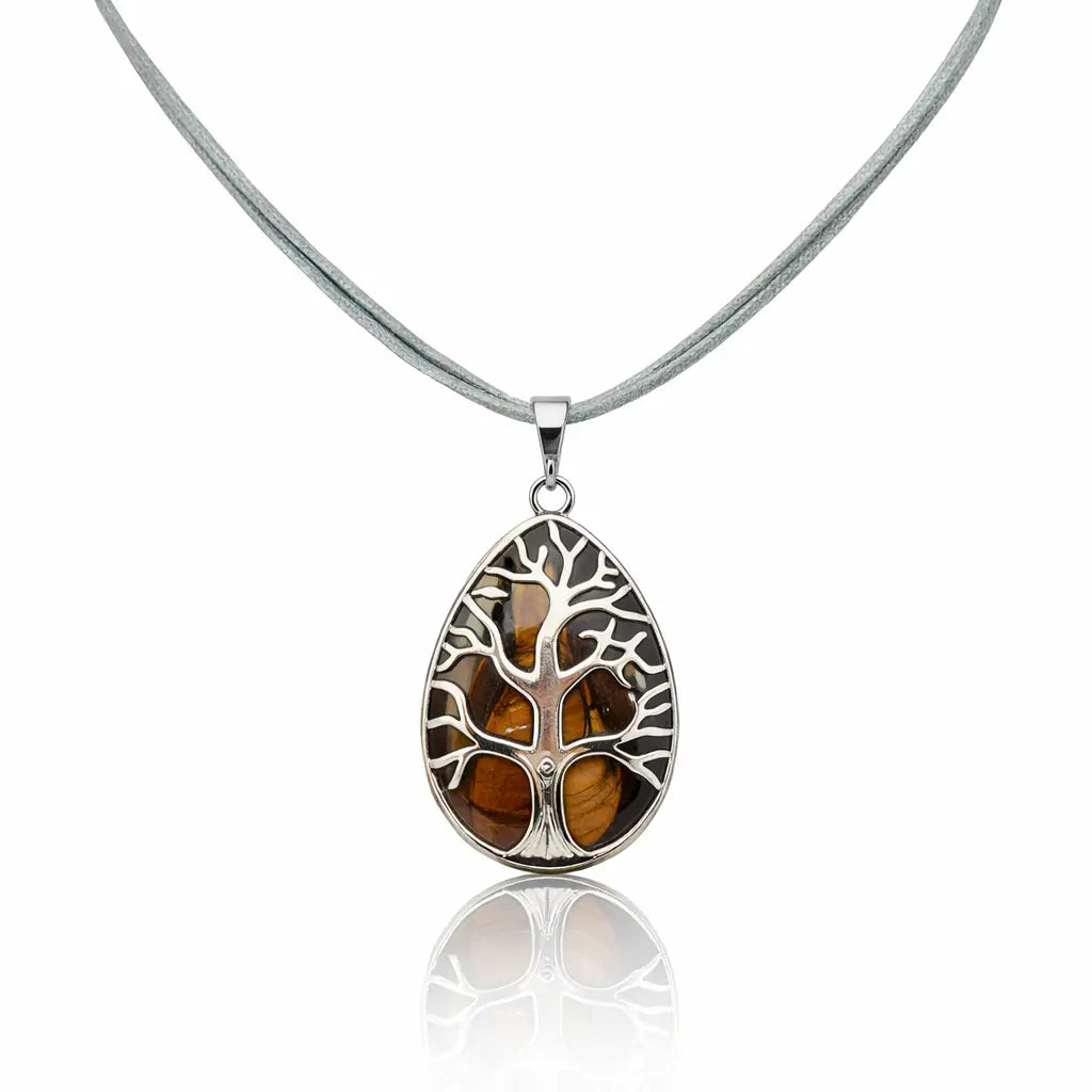 Pendentif goutte en œil de tigre marron avec un collier arbre de vie argenté sur cordon gris satiné.