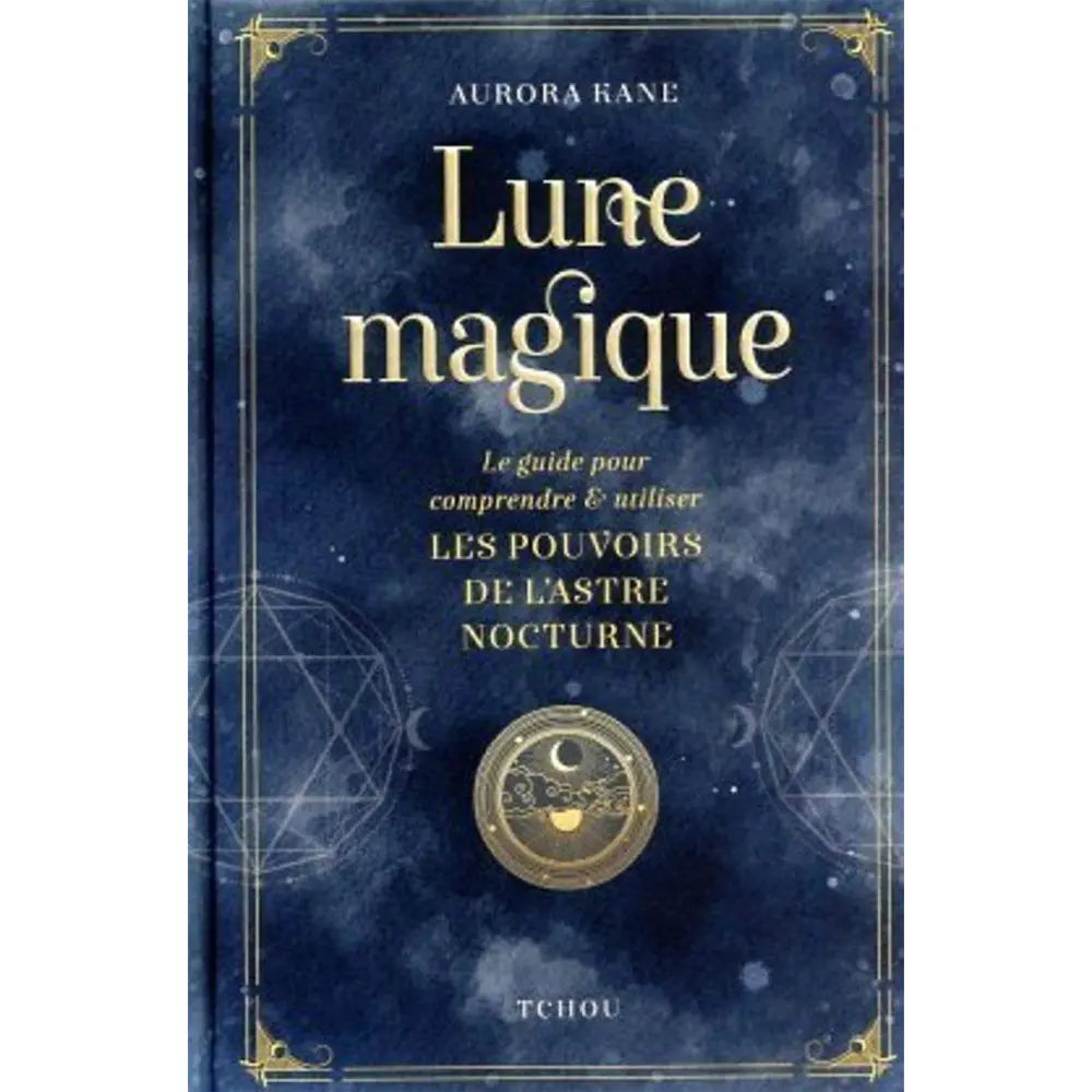 Lune Magique de Aurora Kane, sa couverture rigide d'un bleu nuit texturé rappelant un ciel étoilé nébuleux, ornée d'un encadrement et de lettrages dorés, ainsi que d'un petit médaillon central illustrant un croissant de lune.