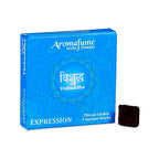 Encens en briques Aromafume, emballage bleu Vishuddha avec mentions « Seven Chakras » et « Throat Chakra 9 Incense Bricks », brique noire à côté.