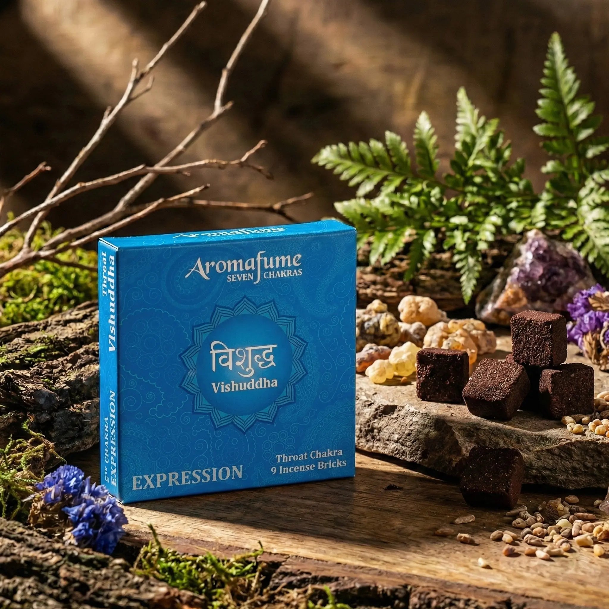Boîte bleue vibrant Briques d'Encens Chakra 5 Gorge Vishuddha avec carrés d'encens sur bois pour rituel de communication