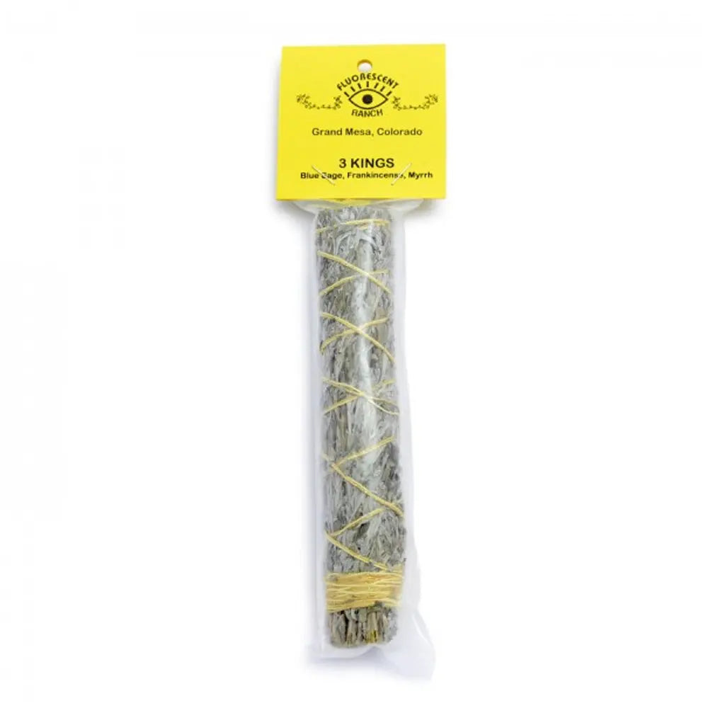 Bâton purificateur 3 Rois en herbes séchées ficelées de jaune, emballé dans un sachet plastique transparent avec étiquette jaune.