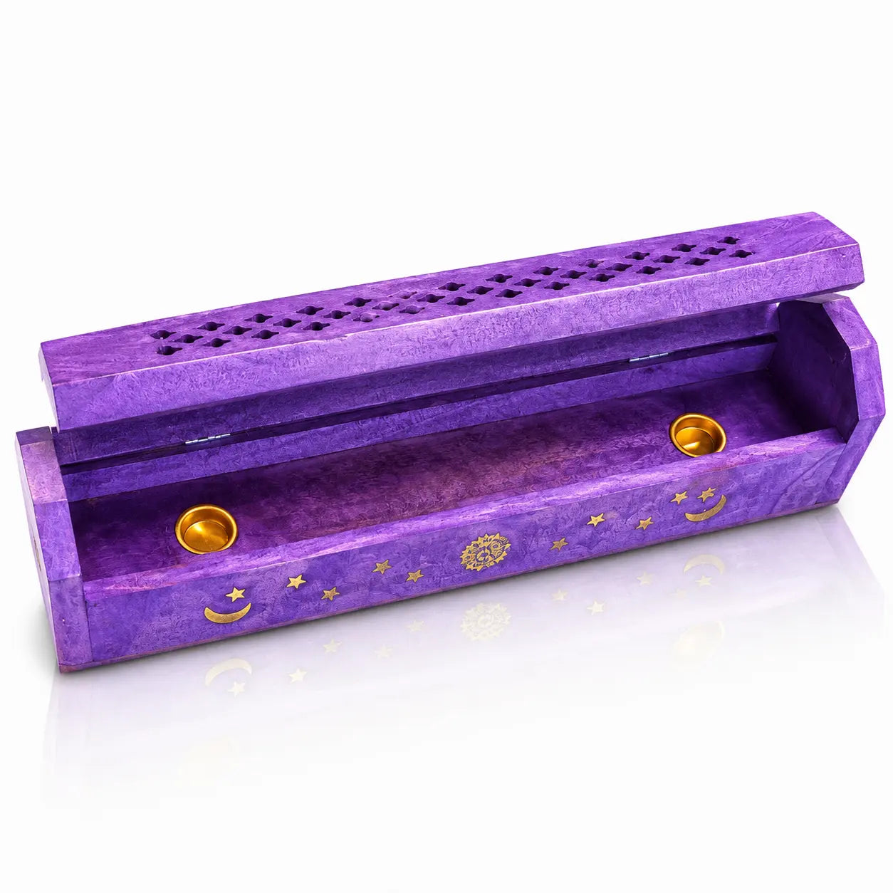 Boîte porte-encens en bois violet entrouverte, décorée de lunes, d'étoiles et d'un soleil dorés, révélant deux petites coupelles en laiton à l'intérieur, sur fond blanc.