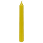Bougie ésotérique jaune clair non allumée, longue et cylindrique, présentée en packshot sur fond blanc, idéale pour rituels, méditation ou décoration spirituelle.