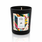 Bougie bijou Sensa x Nakupenda n°9 Escale Île Maurice présentée de face dans son pot noir mat.