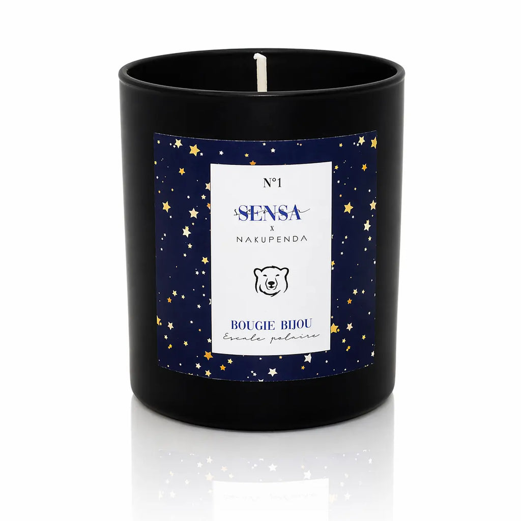 Bougie bijou Sensa x Nakupenda n°1 Escale Polaire présentée de face dans son pot noir mat.