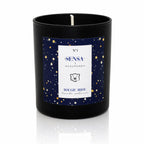 Bougie bijou Sensa x Nakupenda n°1 Escale Polaire présentée de face dans son pot noir mat.