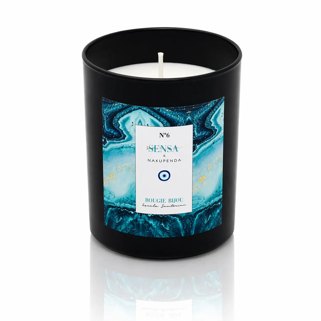 Bougie bijou Sensa x Nakupenda n°6 Escale Santorini dans un pot noir mat avec étiquette marbrée turquoise.