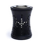 Brûle-encens en stéatite noire ajourée, forme cylindrique évasée avec motif perforé en croix.