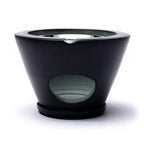 Brûle-encens en pierre stéatite noire, bol conique avec tamis inox et fente verseuse, vue produit sur fond blanc.