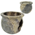 Brûle-encens en stéatite marbrée gris et beige, motifs floraux gravés, ouverture latérale, deux vues du produit sur fond blanc.