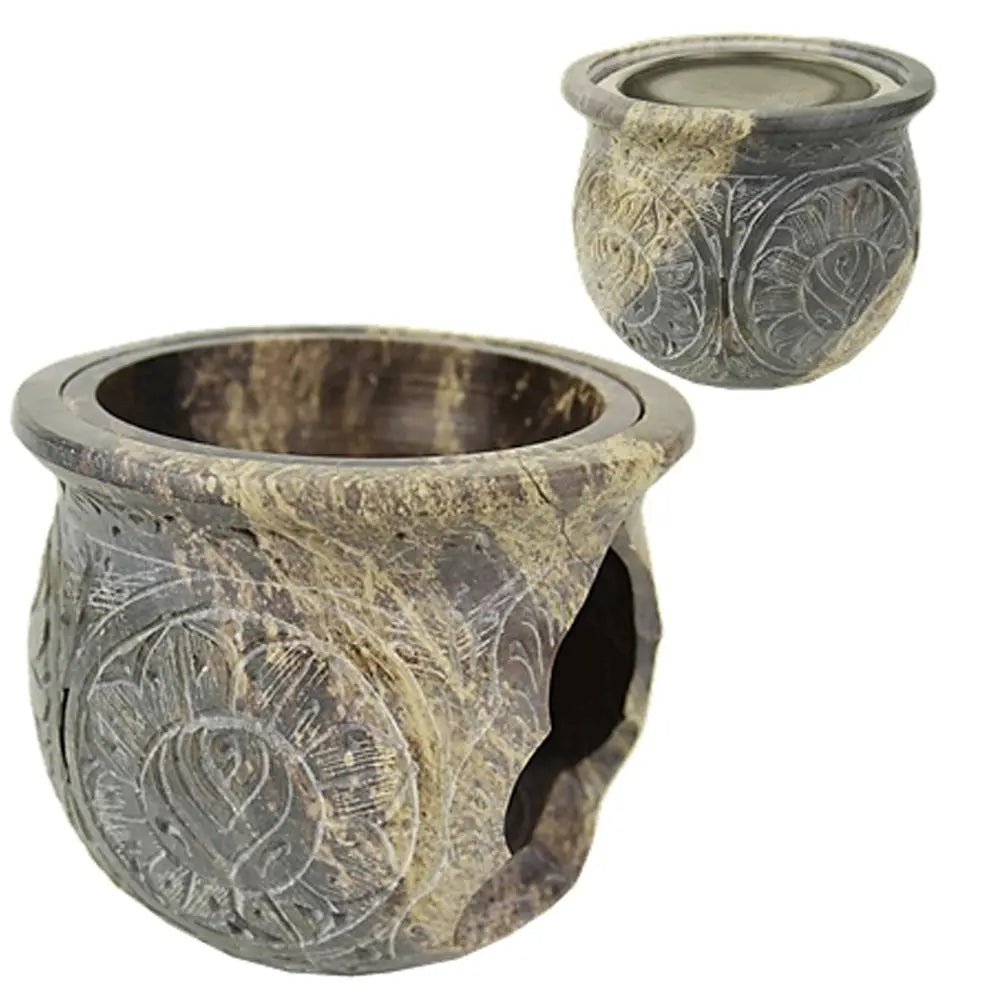 Brûle-encens en stéatite marbrée gris et beige, motifs floraux gravés, ouverture latérale, deux vues du produit sur fond blanc.