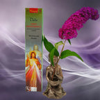 Boîte d'encens naturel Vedic Christ Miséricordieux Ambre verte avec illustration de Jésus rayonnant, statuette de moine et fleur violette sur fond mauve