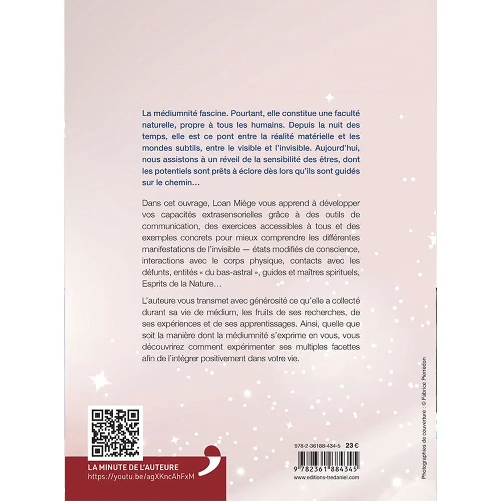 Quatrième de couverture : résumé du livre sur fond rose étoilé avec QR code, prix 23€ et code-barres ISBN.