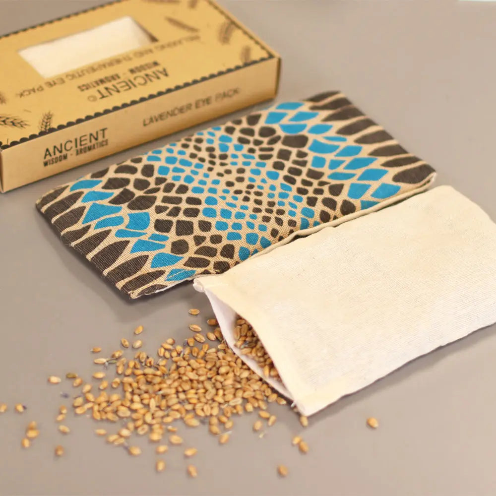 Masque de relaxation pour les yeux motif serpent, sa housse de grains et sa boîte d'emballage en carton.