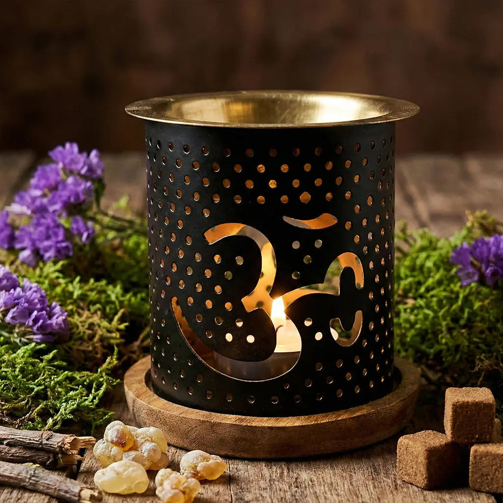 Aromafume - Brûle Encens Exotic Om en fer noir ajouré avec symbole sacré et coupelle cuivre pour rituel