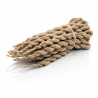 Encens en cordes népalaises traditionnel, fagot d'encens torsadé artisanal fabriqué en papier Lokta naturel avec un mélange d'herbes aromatiques broyées de couleur beige.