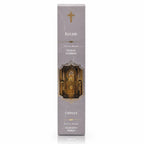 Encens religieux Église présenté dans un étui cartonné rectangulaire gris clair marbré, orné de l'illustration d'un autel, d'une croix dorée et de lettrages blancs.