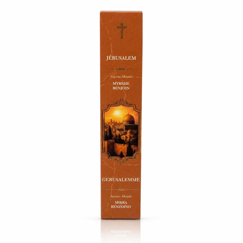 Encens religieux Jérusalem conditionné dans un étui cartonné rectangulaire ocre marbré, orné d'un dessin de la ville sainte au coucher du soleil, d'une croix dorée et de lettrages blancs.