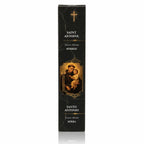 Encens religieux Saint Antoine conditionné dans un étui cartonné rectangulaire noir marbré, illustré d’une peinture du Saint portant l’Enfant Jésus avec des lettrages blancs et dorés.