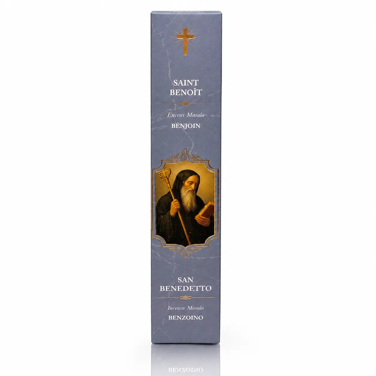 Encens religieux Saint Benoît conditionné dans un étui cartonné rectangulaire gris-bleu marbré, orné du portrait du Saint avec son bâton, d'une croix dorée et de lettrages blancs.