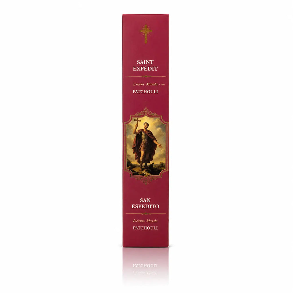 Encens religieux Saint Expédit conditionné dans un étui cartonné rectangulaire rouge bordeaux lisse, illustré d’une peinture du Saint en soldat romain avec des lettrages blancs et dorés.