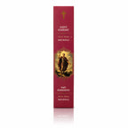 Encens religieux Saint Expédit conditionné dans un étui cartonné rectangulaire rouge bordeaux lisse, illustré d’une peinture du Saint en soldat romain avec des lettrages blancs et dorés.