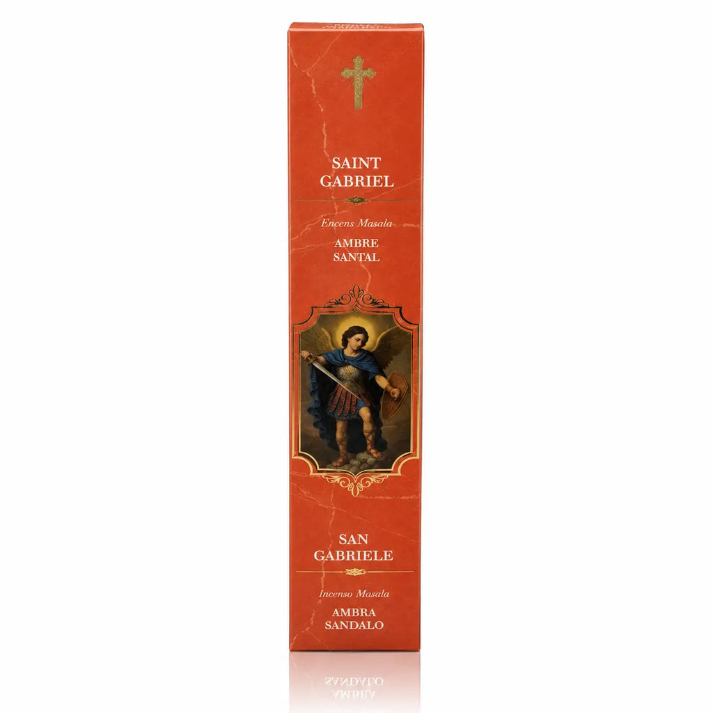 Encens religieux Saint Expédit présenté dans un étui cartonné rectangulaire rouge bordeaux, illustré du Saint en soldat romain sous une croix dorée avec des inscriptions blanches.