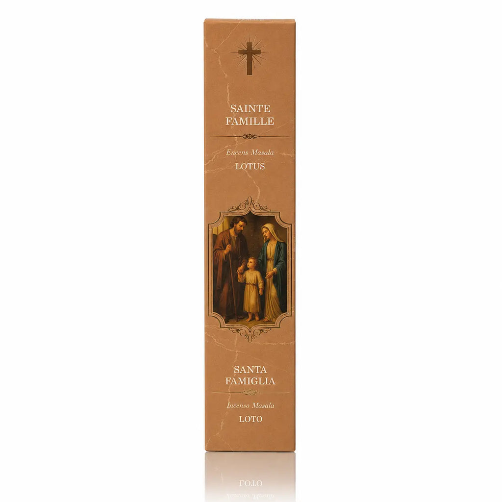Encens religieux Sainte Famille présenté dans un étui cartonné rectangulaire ocre, illustré de Marie, Joseph et l’Enfant Jésus sous une croix dorée avec des inscriptions blanches.