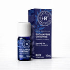 Un flacon de 10 ml et son emballage d'huile essentielle d'Eucalyptus Citronné (Bio & Équitable) de la marque Herbes & Traditions, présentés sur un fond blanc épuré.