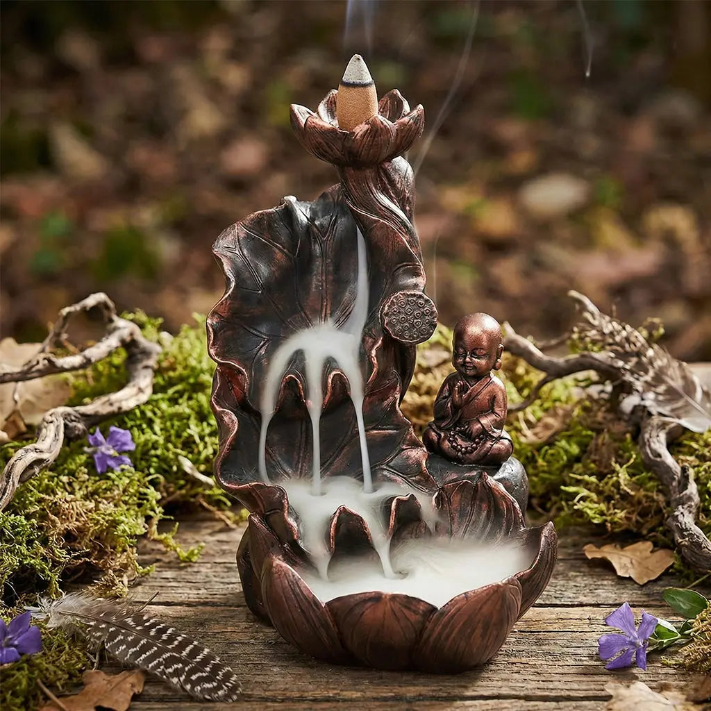 Fontaine à Encens Backflow Brûle encens - Bouddha Coloris Bronze avec cascade de fumée sur lotus.