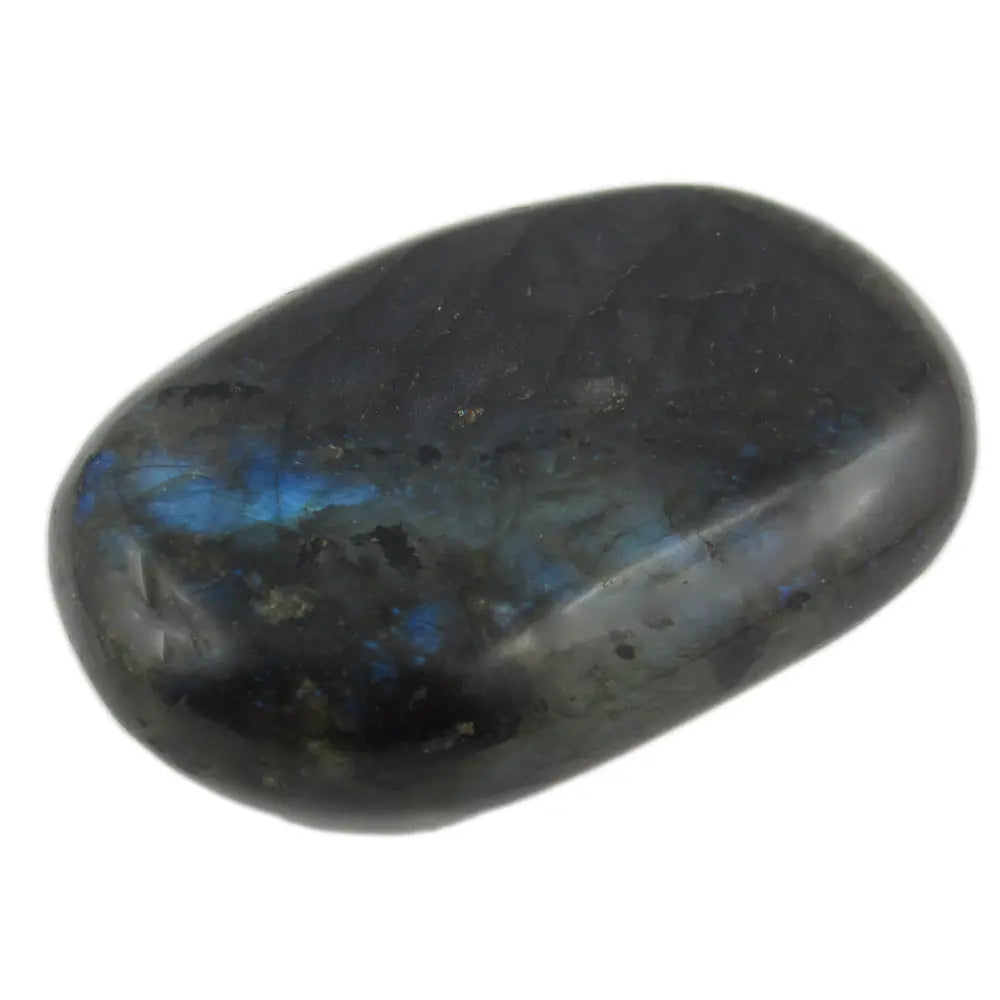 Labradorite - Galet, illustré par un galet unique de taille moyenne, poli et sombre, laissant apparaître de subtils reflets bleu électrique sur l'une de ses extrémités.