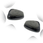 Deux pierres d'hypersthène polies, mettant en évidence des reflets gris argenté et des motifs de croissance concentriques sur une surface noire, présentées sur un fond blanc épuré.