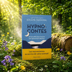 Livre bleu et jaune Hypnocontes de Solène Daoudal posé dans la mousse d'une forêt, illustré d'un croissant de lune et de montagnes stylisées.