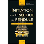 Couverture du livre « Initiation à la pratique du Pendule » de Pierre d'Arzon (Éditions Trajectoire), illustrée par trois vues en mouvement d'un pendule doré de forme goutte sur un fond noir.