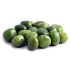 Un ensemble de pierres de jade roulées aux surfaces lisses et brillantes, affichant diverses nuances de vert olive et de vert forêt, regroupées sur un fond blanc uni.