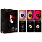 Présentation du jeu L’oracle de la sorcière noire et des runes, coffret et cartes runes colorées Dagaz, Ehwaz, Uruz, plus cartes noires thématiques.
