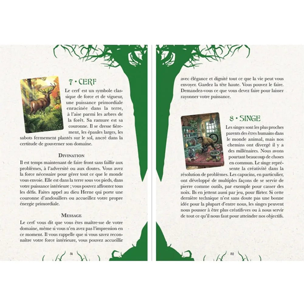 L'Oracle des Familiers ouvert sur les pages du Cerf et du Singe, décorées de silhouettes d'arbres verts sur un papier crème.