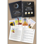 L'Oracle Œil de Lotus illustré par son coffret noir et or accompagné de son livret explicatif et de plusieurs cartes divinatoires aux dessins colorés.