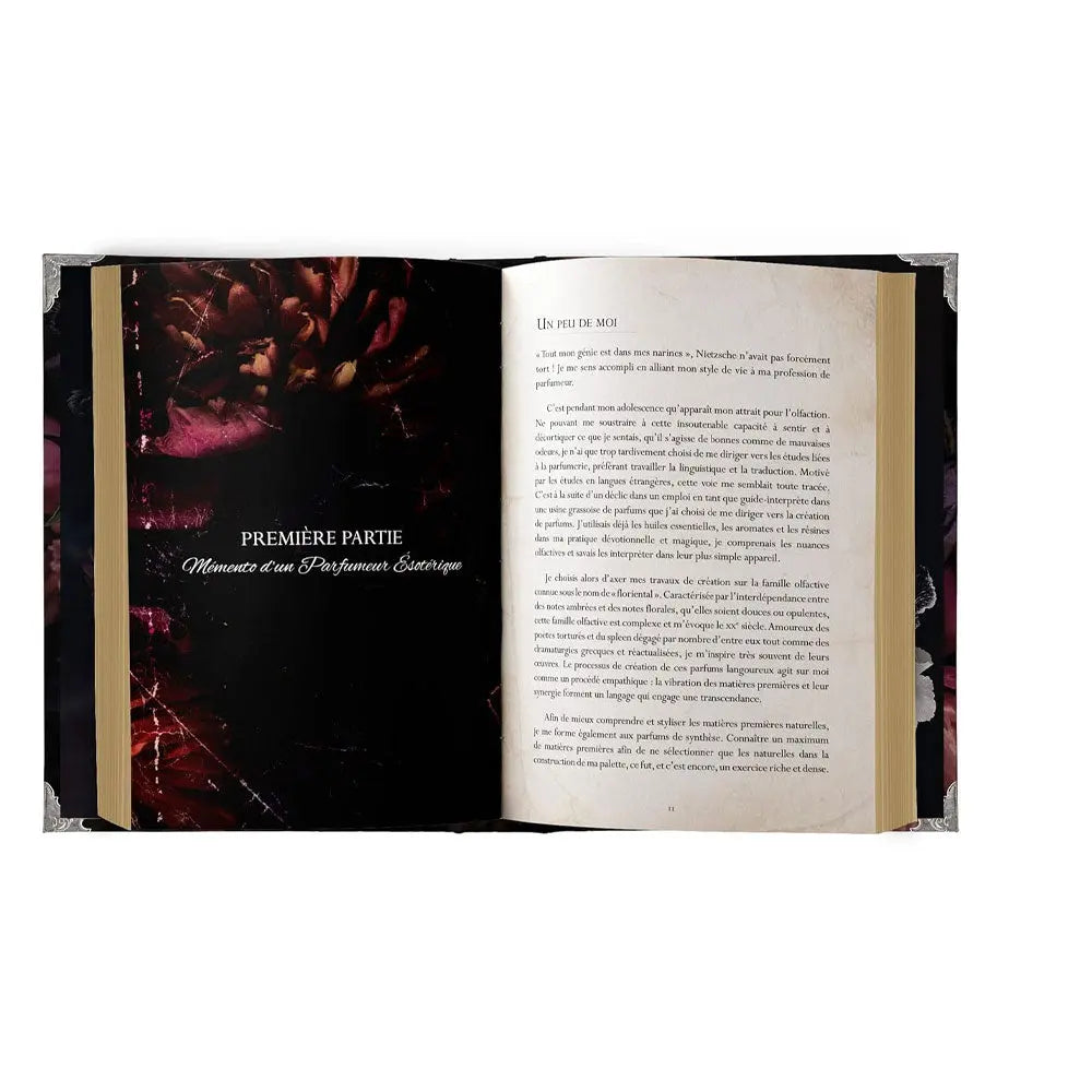 Double page d'ouverture de la première partie du livre "L'Art de la Parfumerie Magique", intitulée "Mémento d'un Parfumeur Ésotérique", accompagnée d'un texte de présentation de l'auteur.