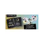L'Oracle des Synchronicités présenté avec son coffret, son livre d'accompagnement et plusieurs cartes hexagonales illustrées sur un fond graphique.